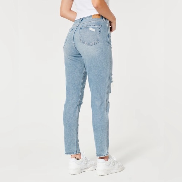 NWT HOLLISTER Curvy High-Rise Mom Jean Distressed Medium to Light Wash - Picture 2 of 14
